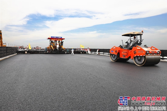 港珠澳大橋島隧工程進入決戰(zhàn)時刻 中大機械保駕護航